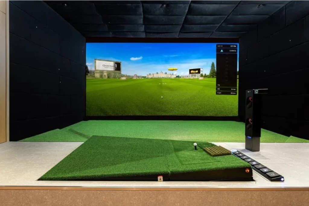 Temporary reference image for the future Tampa Aero Club golf simulator photography